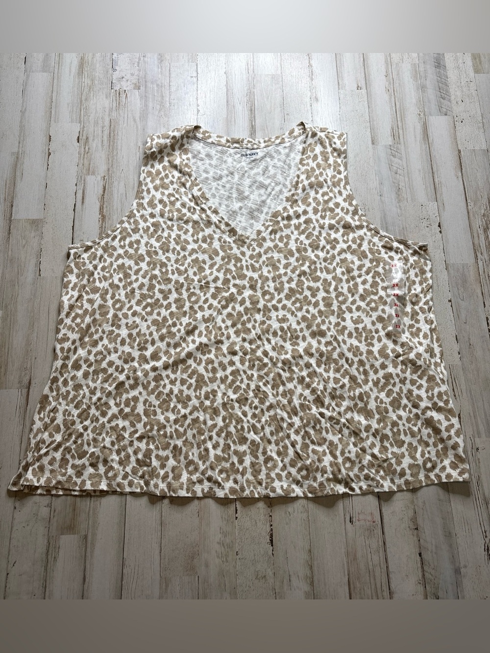 Old Navy EveryWear Women's Sleeveless V-Neck Loapard Tank Top Light Beige/Tan 3X
